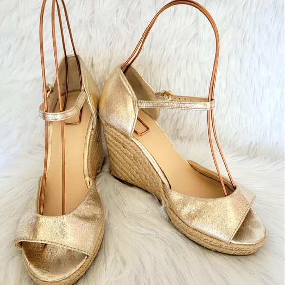 Shoes - Gold Wedge Heel Sandals